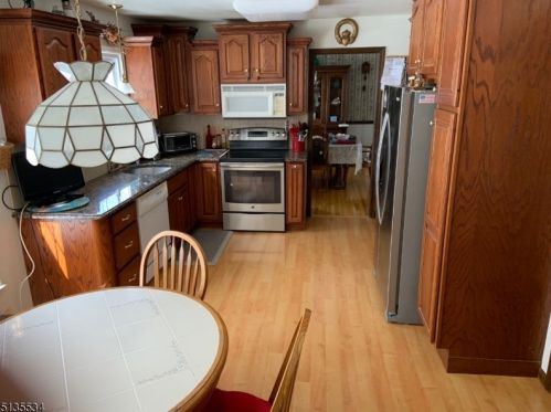 2 Cider Ml Rd, Flemington NJ  08822-1960 exterior