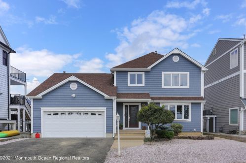 5 Starboard Ct, Bricktown, NJ 08723-6738