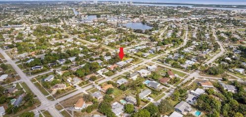 815 Jasmine Dr, West Palm Beach FL  33403-2106 exterior