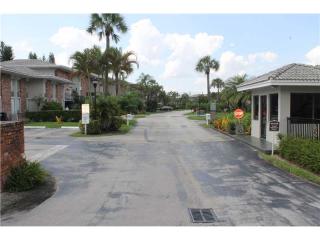 6822 Brookline Dr, Hialeah FL  33015-2403 exterior