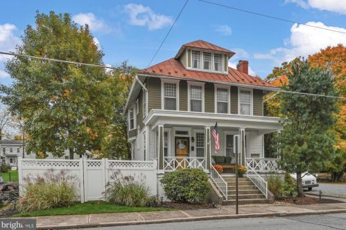 57 Walnut St, West Cressona, PA 17929-1032