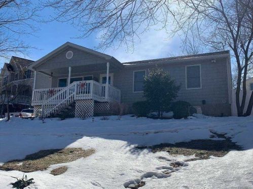 240 Lower Rocky Point Rd, Scotts Beach, NY 11789-1910