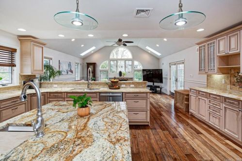 898 North St, White Plains NY  10605-4436 exterior