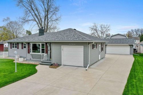 731 Roosevelt St, Menasha, WI 54952-2833