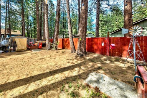 1209 Reno Ave, South Lake Tahoe CA  96150-2920 exterior