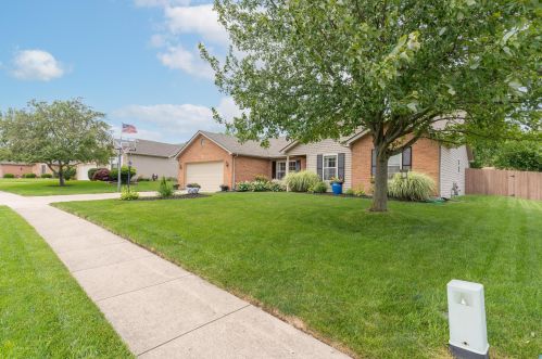 140 Union Ridge Dr, Englewood OH  45322-8774 exterior
