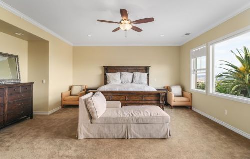 1050 Straightaway Ct, Oceanside CA  92057-1949 exterior