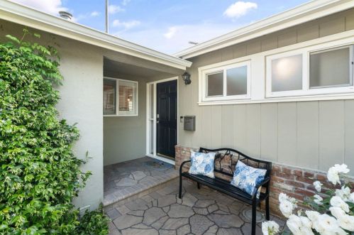 810 Peach Ave, Sunnyvale, CA 94087-1148