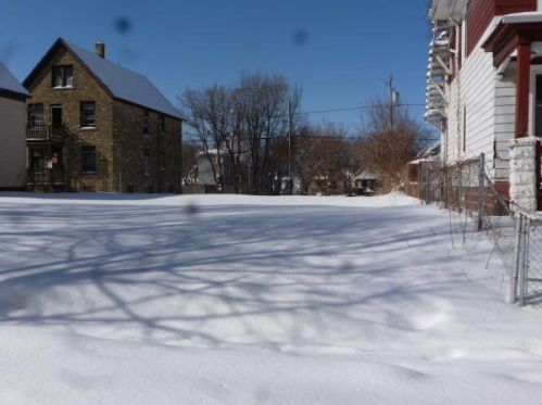 3057 21st St, Milwaukee, WI 53206-1634