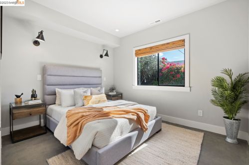 1077 57th St, Oakland CA  94608-2744 exterior