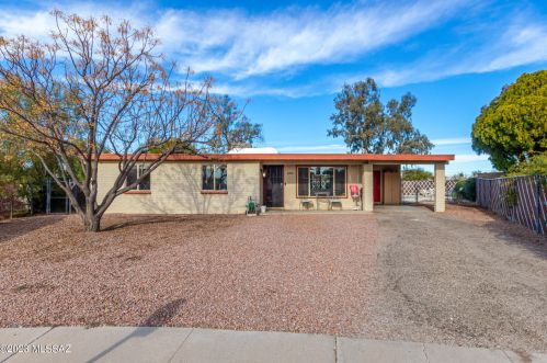 6935 Lurlene Dr, Tucson, AZ 85730-1647