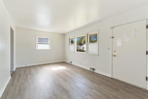 7009 Tallmadge Ct, Milwaukee, WI 53218-3953