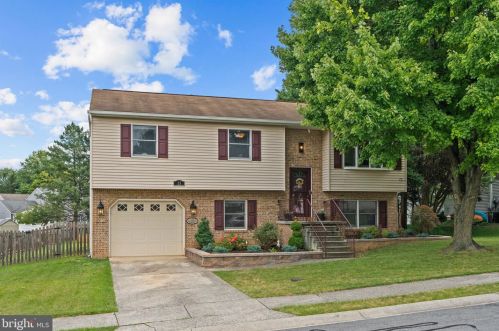 33 Bayberry Dr, Navy Sup Dpt, PA 17050-3185
