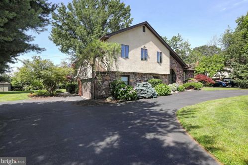 1404 Southwind Way, Dresher PA  19025-1026 exterior