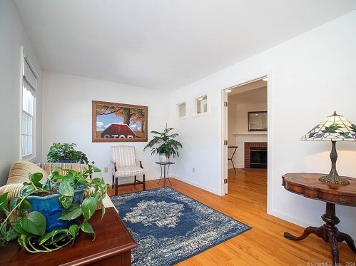 40 Sugar Hill Rd, North Haven CT  06473-4013 exterior