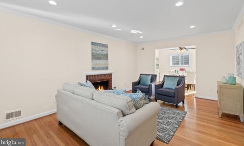 3205 Patrick Henry Dr, Falls Church VA  22044-1625 exterior