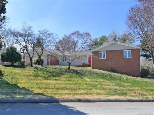 1001 Hunter St, Statesville, NC 28677-3533