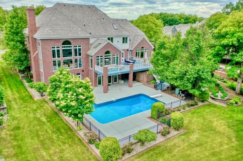 1604 Juniper Way, Chenequa, WI 53029-8670