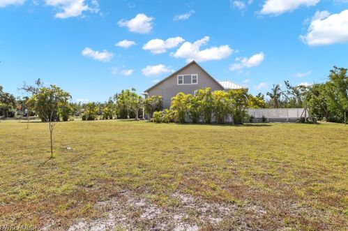 9393 Peaceful Dr, Sanibel FL  33957-4238 exterior