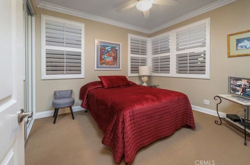 304 Goldenwest St, Huntington Beach CA 92648-2600 exterior