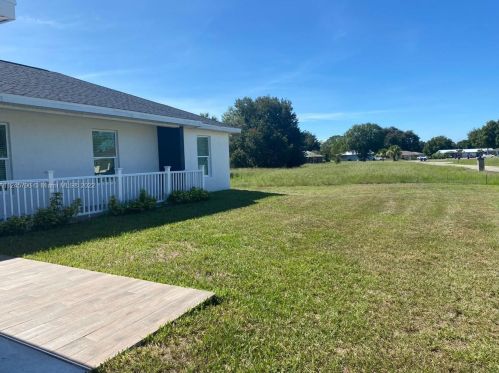 417 Cherry Tree Dr, Sebring FL  33876-6166 exterior