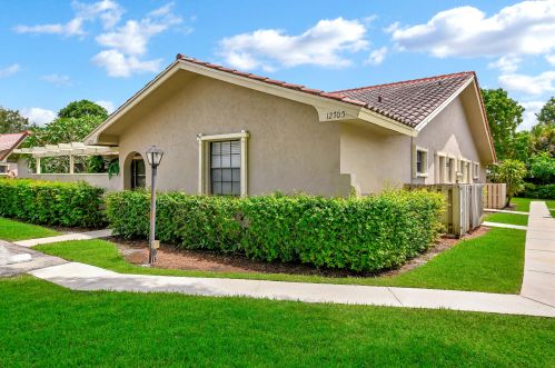 12701 Westhampton Cir, West Palm Beach, FL 33414-5547
