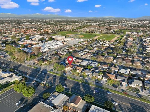 5842 Woodruff Ave, Lakewood CA  90713-1528 exterior