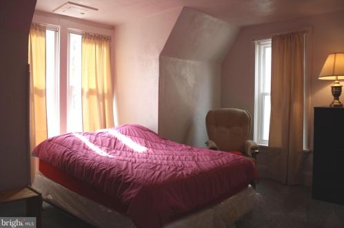 2344 Derry St, Harrisburg PA 17111-2616 exterior