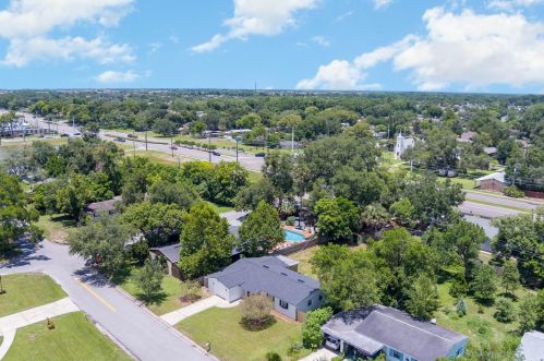 304 Sunset Dr, Sanford FL  32773-4749 exterior