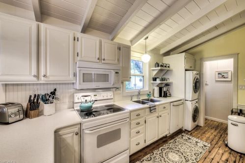 966 Fitzhugh St, Sanibel FL  33957-4520 exterior