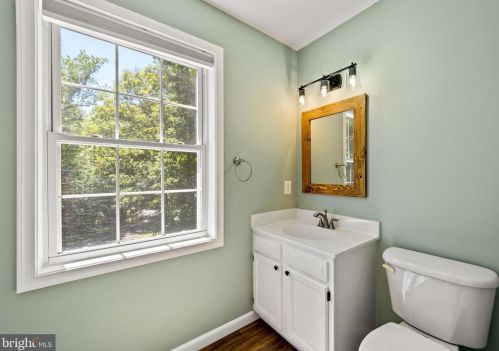 8819 Clinton Dr, Nokesville VA  20181-3205 exterior