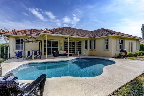 1241 Bimini Ln, West Palm Beach FL  33404-2770 exterior
