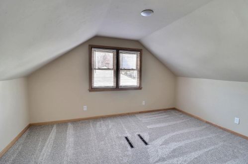 1240 Marian Ln, Green Bay WI  54304-2338 exterior