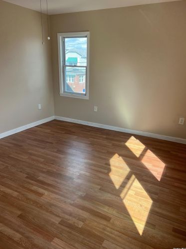 136-02 Newport Ave, Far Rockaway NY  11694-0020 exterior