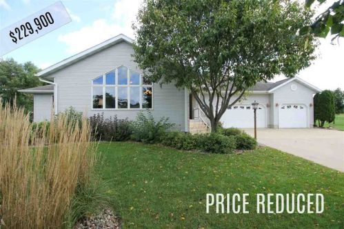 604 Clover Ln, Fredericksburg, IA 50630-9302