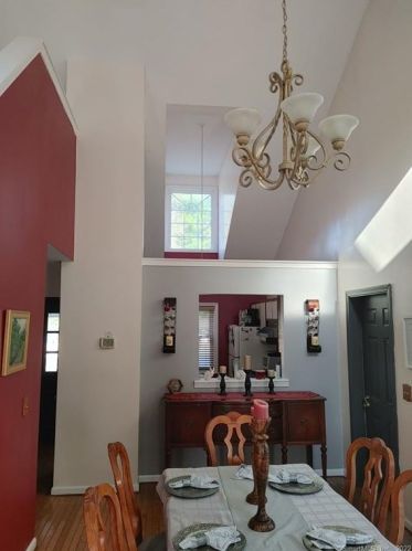 130 Elvree St, Manchester CT 06042-8240 exterior