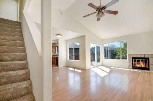 2270 Truckee Dr, Santa Rosa, CA 95401-9199