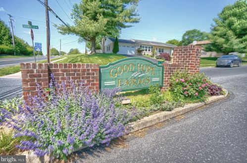 475 Woodcrest Dr, Navy Sup Dpt PA 17050-6854 exterior