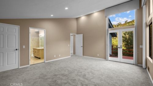 1942 Los Encinos Ave, Glendale CA  91208-2113 exterior