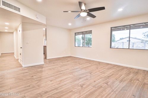 2981 Holladay St, Tucson, AZ 85746-2129