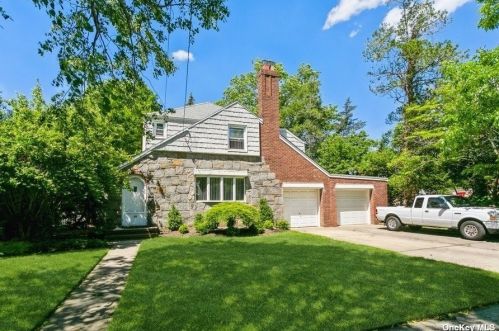 15 Clayton Ave, Floral Park, NY 11001-3245