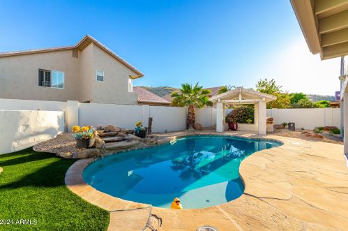 5717 Soft Wind Dr, Glendale AZ  85310-3643 exterior