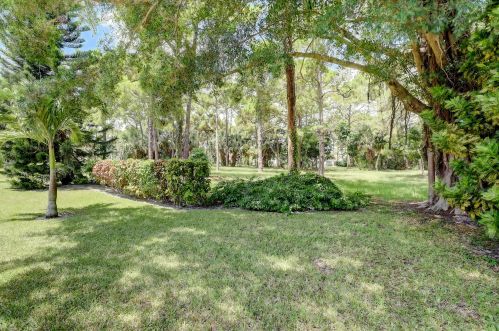 654 Lakewoode Cir, Delray Beach, FL 33445-9001