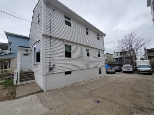 31 Bell St, Bridgeport, CT 06610-2715