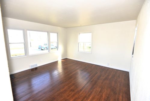 911 Broadway St, Mishawaka IN  46545-5933 exterior