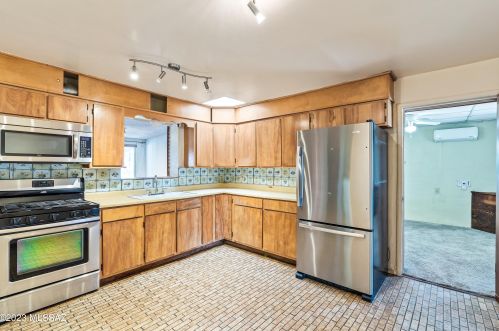 902 Prince Rd, Tucson AZ 85705-3028 exterior