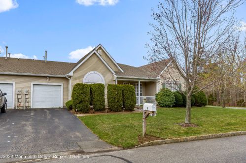 1 Foxwood Rd, Lakewood, NJ 08701-5729