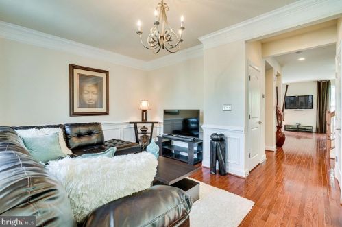 6857 Hartzell Hill Ln, Haymarket VA  20169-4944 exterior