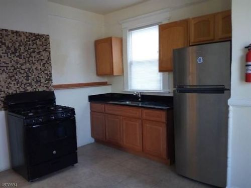 193 22nd St, Irvington, NJ 07111-4427