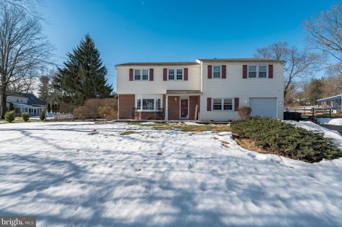 89 Bluebird Rd, Southampton, PA 18966-1905